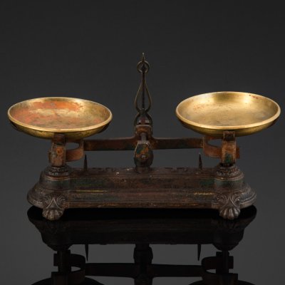 купить Весы чашечные на фигурных ножках, чугун, латунь, Juliusz Sperling (Фабрика весов и гирь Юлиуса Шперлинга), Царство Польское, 1890-1915 гг.